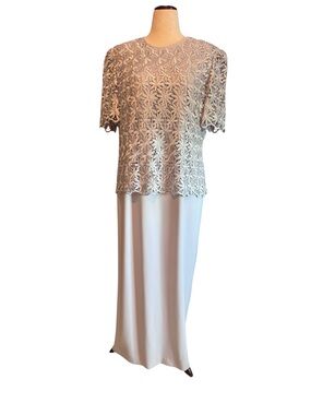 Karen Miller New York Lace Overlay Dress in Light Gray, Sz 18, VGUC